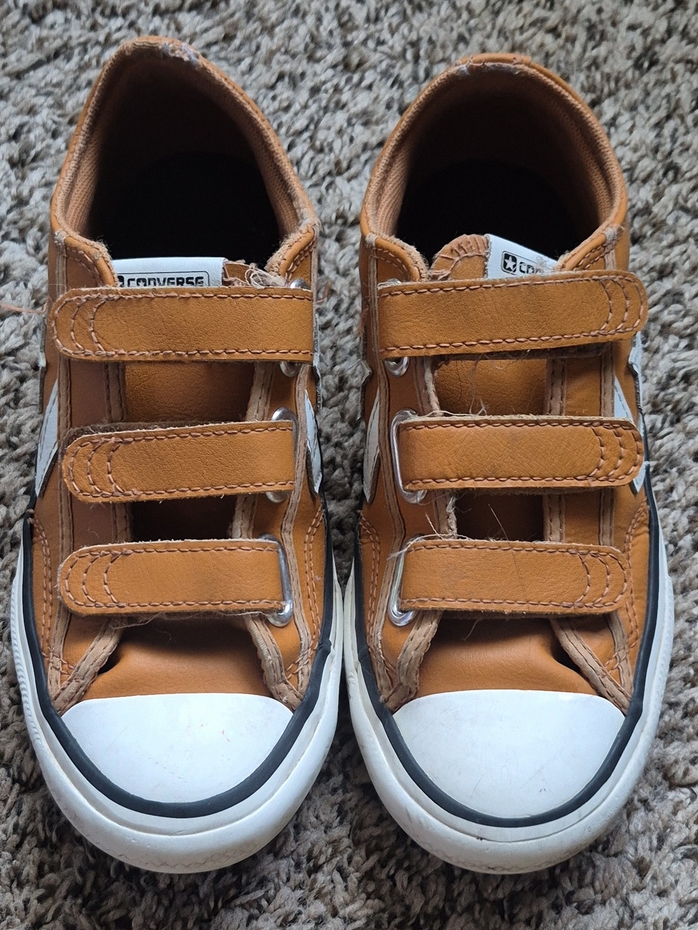 Converse Kids Low Top Velcro Sneakers in Tan
